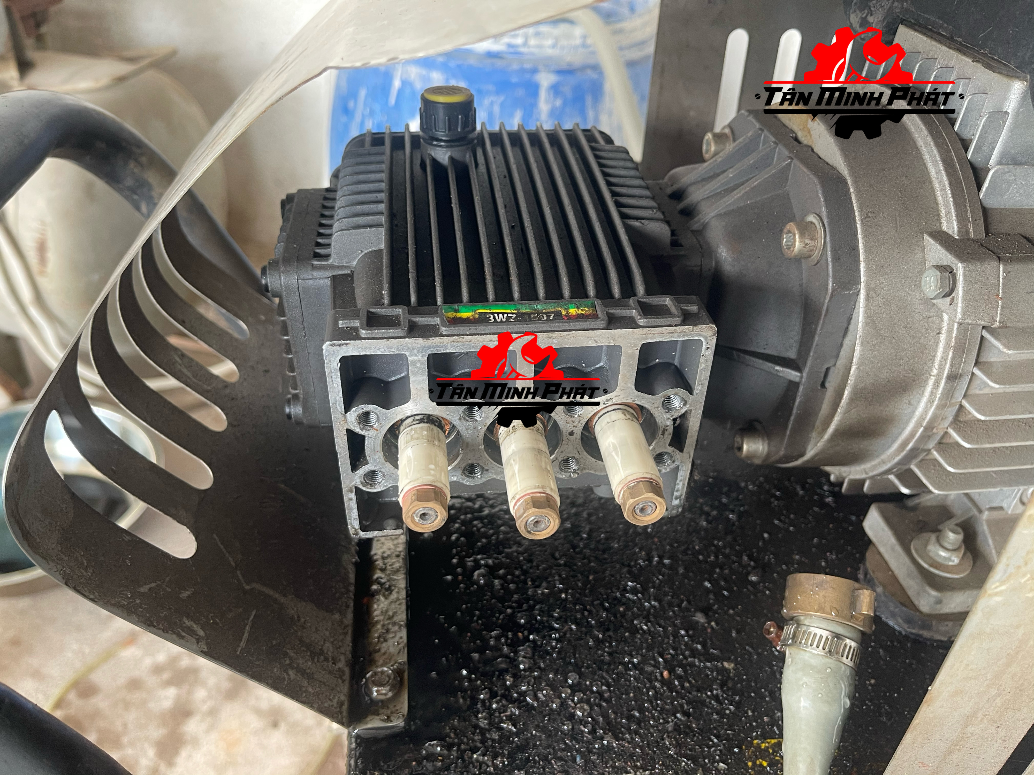 Máy rủa xe cao áp bị giậ