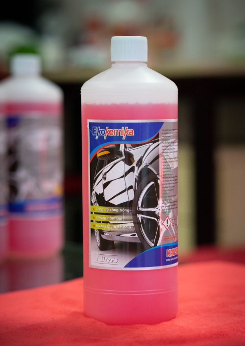 Dung dịch làm bóng, làm khô và bảo vệ thân xe Ekokemika KRYSTAL WAX - 1L